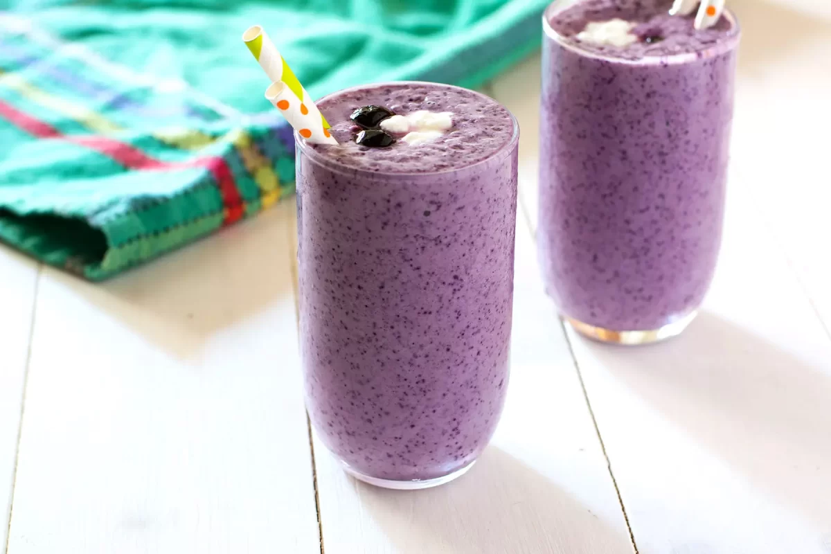 pair-of-blueberry-cottage-cheese-smoothie-glasses